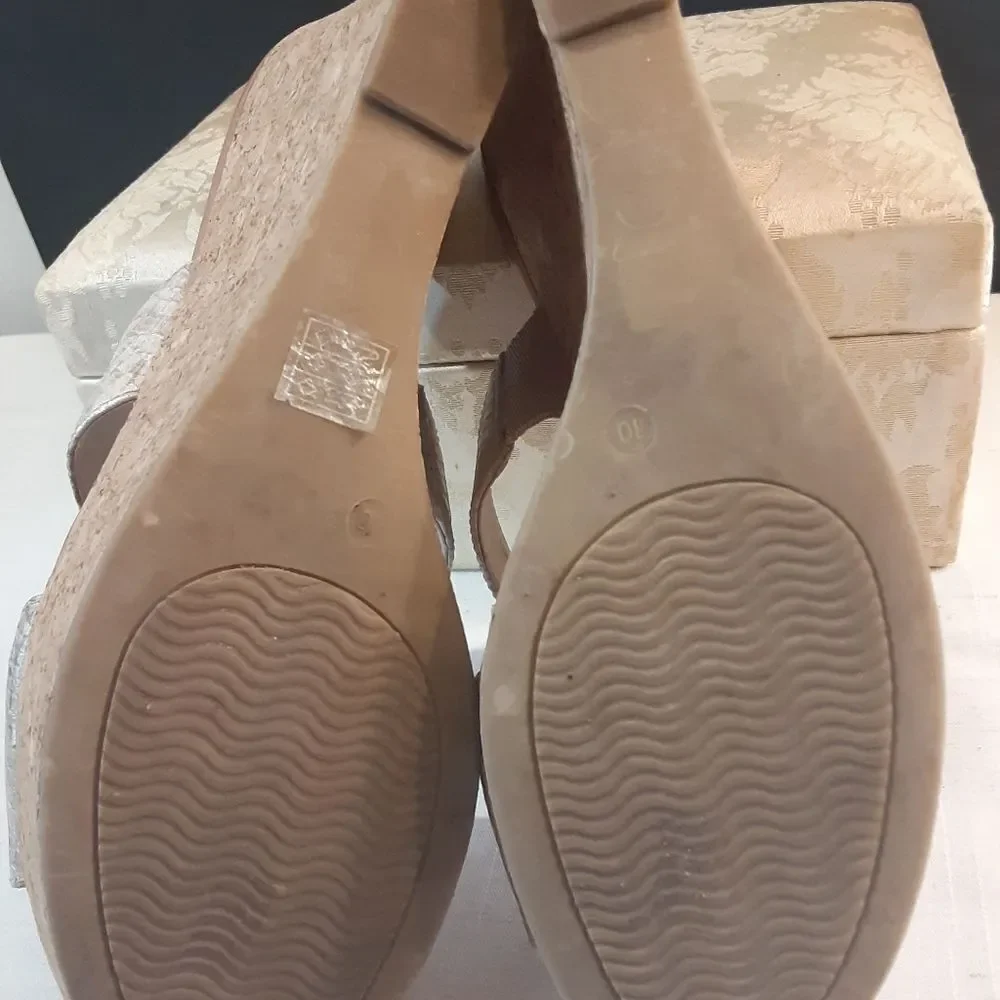 Boston Proper beige gold